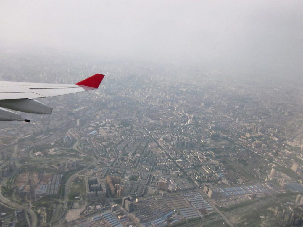 Flugzeugtraägerfläche beim Anflug auf den Pekinger FLughafen, www.diefernwehfamilie.de